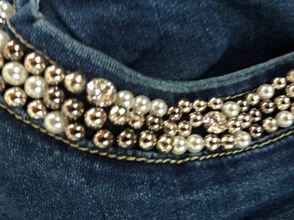 34 - 42 coole angesagte Jeans mit Perlen an der Tasche und hinten