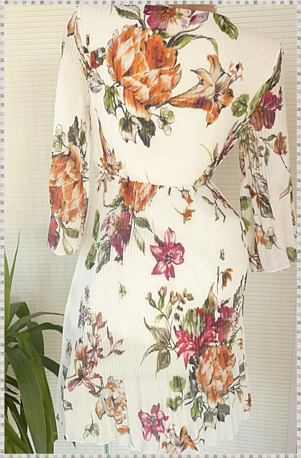 Einheitsgrösse schönes Plissee Kleid long Tunika unterlegt Blumenmuster