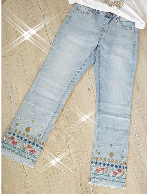 38 - 48  Hose Jeans mit toller Stickerei Strass schöne Waschung neue Kollektion